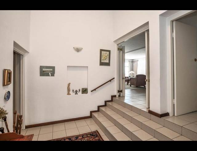 6 BEDROOM HOUSE FOR SALE IN WELGEMOED